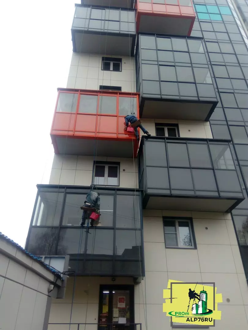 Мытье окон, витражей